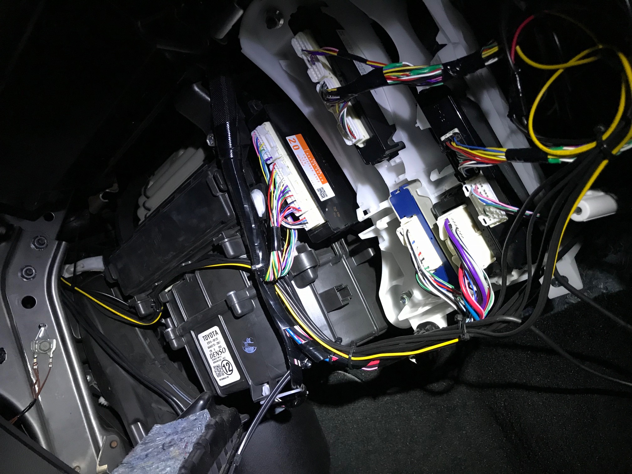 2015 北米トヨタ・シエナ、エアコン不調、A/CコンプレッサークラッチOFF、B1479,フローセンサー交換 更新情報 G.P.S